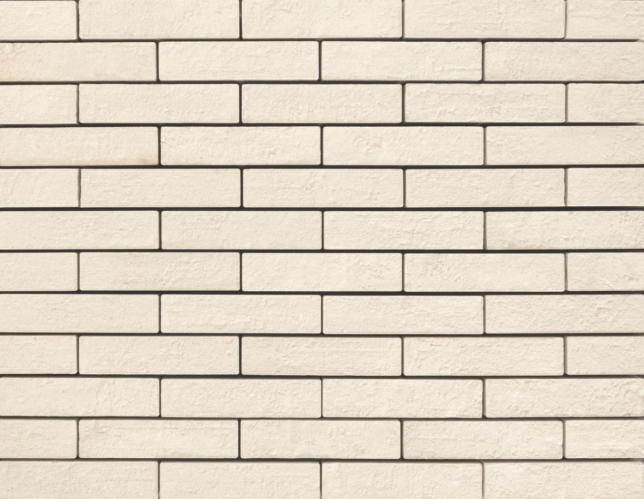 Helle Backsteinmauer mit horizontalen Fugen